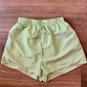 Princess Polly White/ Green Striped Chloe Shorts Sz 6